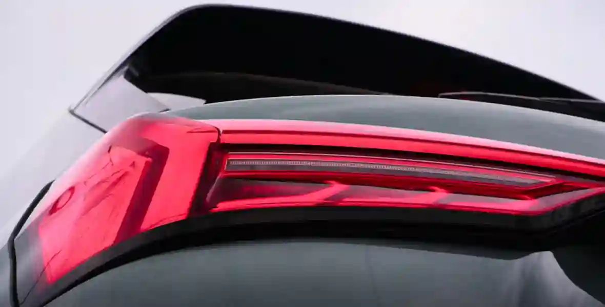 Рассуждения о рестайлинге EVOLUTE i‑SPACE и летний фотосет